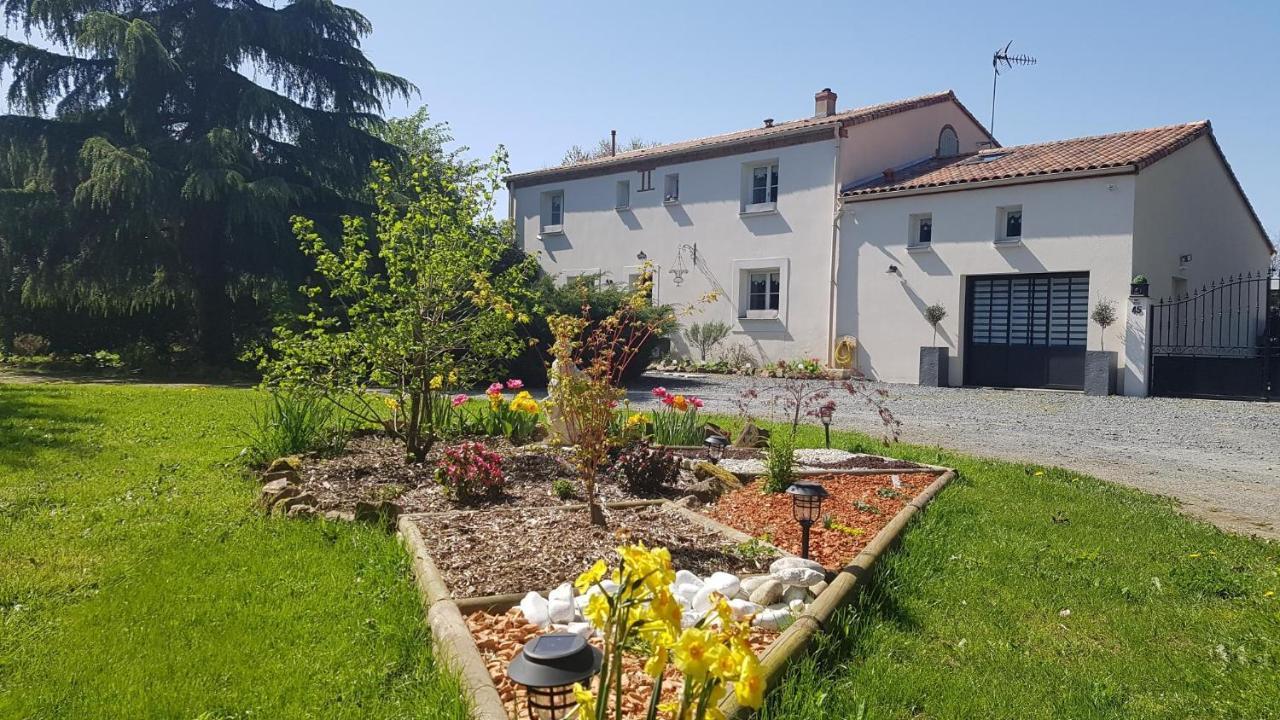 Bed and Breakfast La Grange d'Hélène Cholet Exterior foto